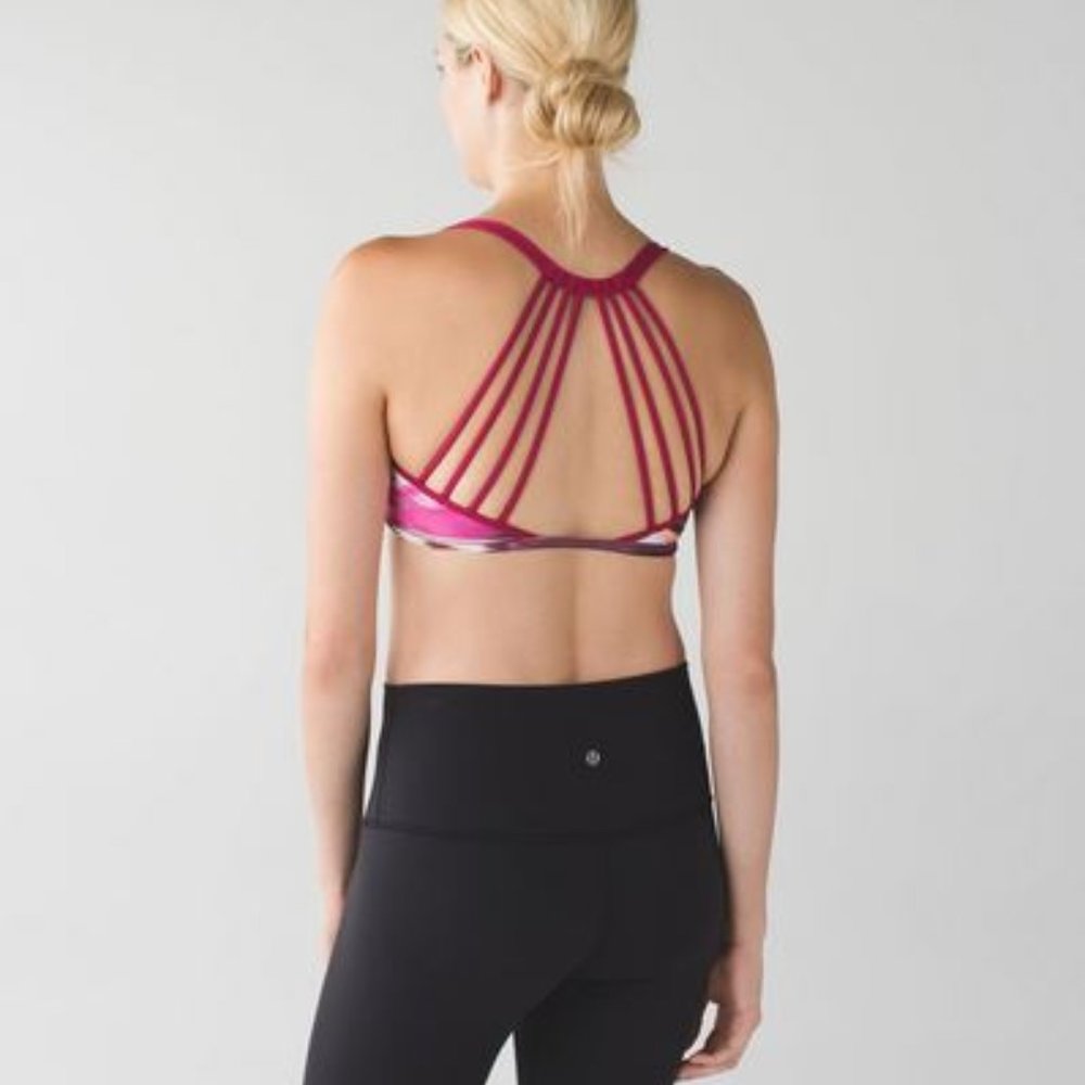 💥LULULEMON “lighten Up" Sports Bra - Size 8 - Picture 3 of 15